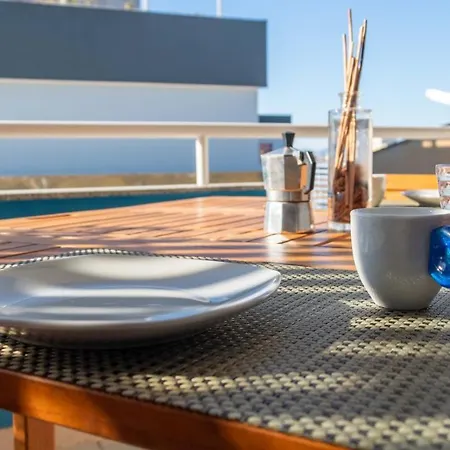 Blue Terrace - Near The City Centre Apartment
